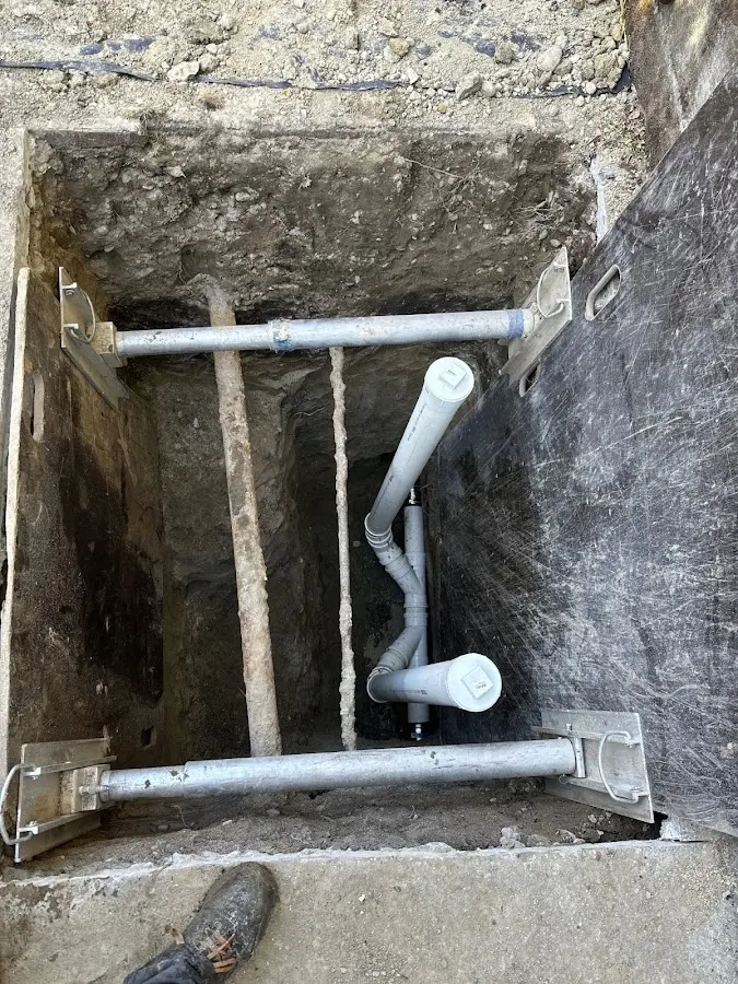 Experienced plumber completing Drain Cleaning work in Festus